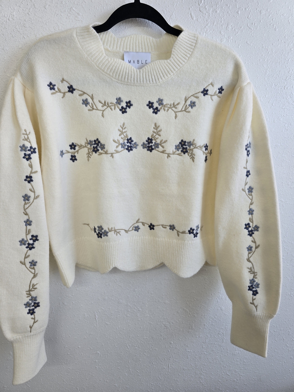 MABLE Small Cream Floral Embroidered Scalloped Hem Cropped Sweater - Picture 3 of 9